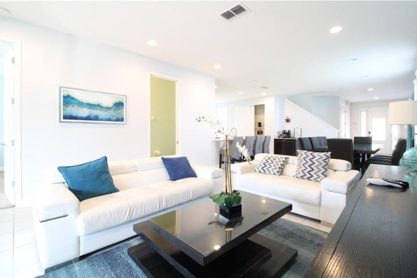 Family Themed House Close To With Private Pool And Huge Backyard Holiday home *