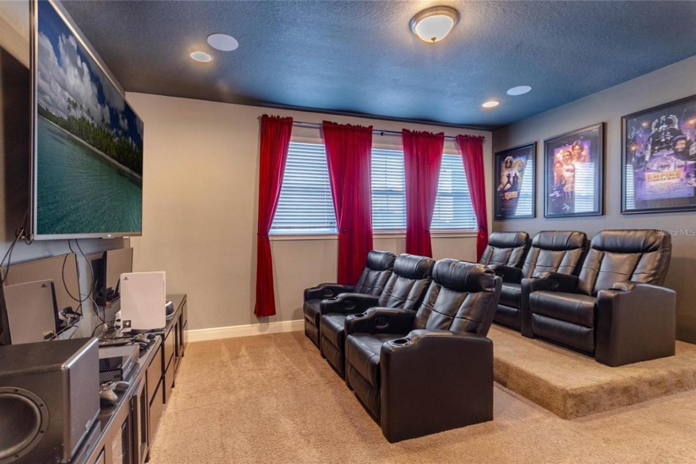 Family Themed House Close To With Private Pool And Huge Backyard Holiday home *