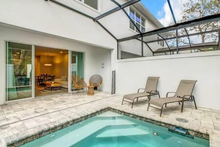 Trendy Thematic 3br Townhouse With Private Pool