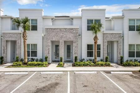 Trendy Thematic 3br Townhouse With Private Pool Holiday home *