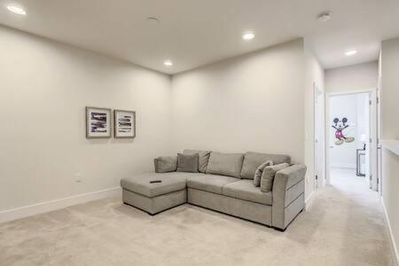 Trendy Thematic 3br Townhouse With Private Pool *