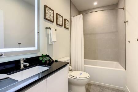 Trendy Thematic 3br Townhouse With Private Pool Orlando