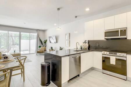 Trendy Thematic 3br Townhouse With Private Pool