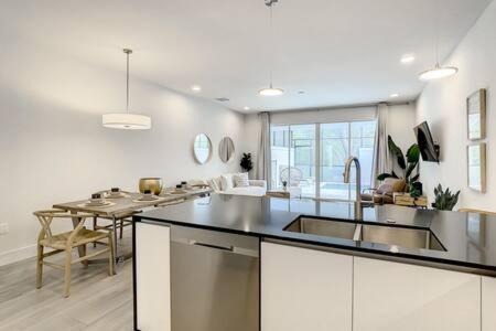Trendy Thematic 3br Townhouse With Private Pool Holiday home Orlando