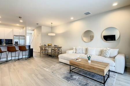 Trendy Thematic 3br Townhouse With Private Pool *