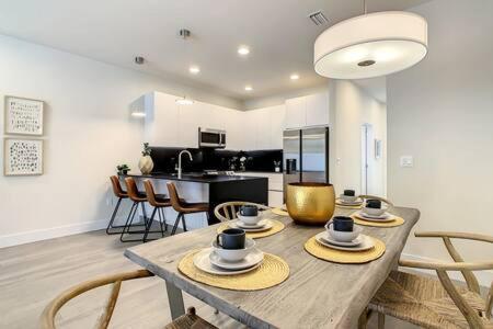 Trendy Thematic 3br Townhouse With Private Pool Orlando