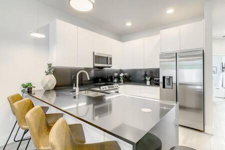 Trendy Thematic 3br Townhouse With Private Pool *