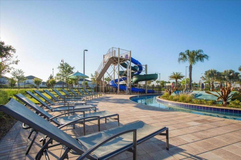 2 Bedrooms - 2 Bathrooms - Storey 3120-106 Pc Apartment *