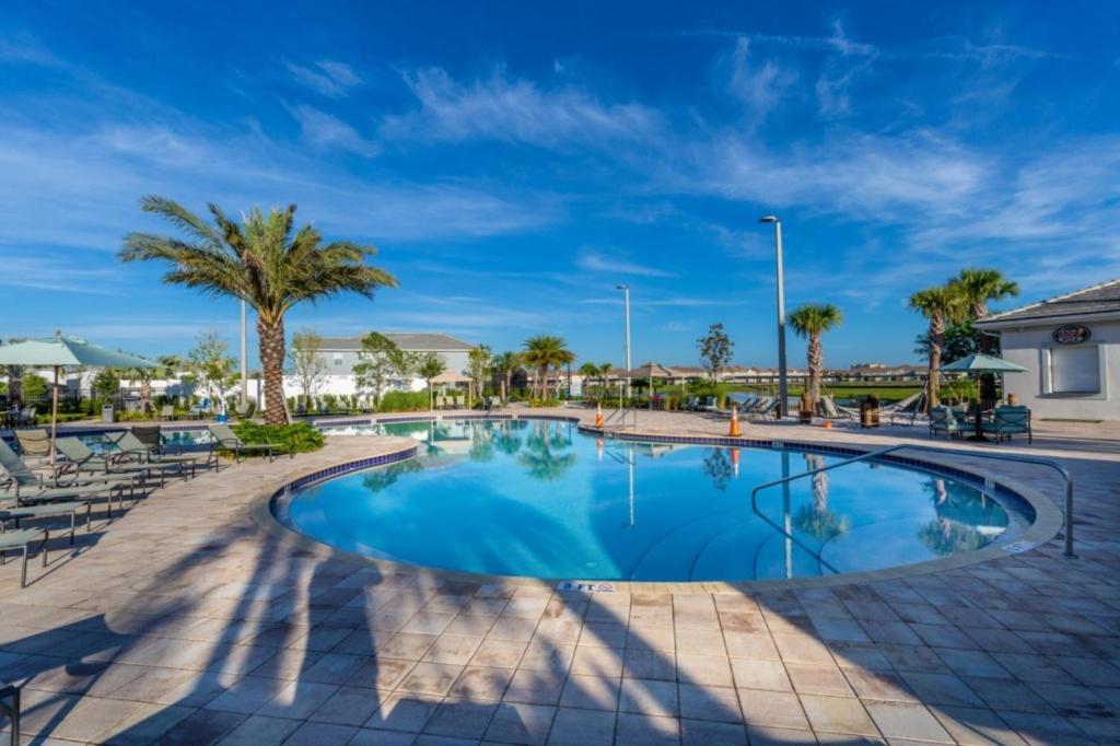 2 Bedrooms - 2 Bathrooms - Storey 3120-106 Pc Apartment