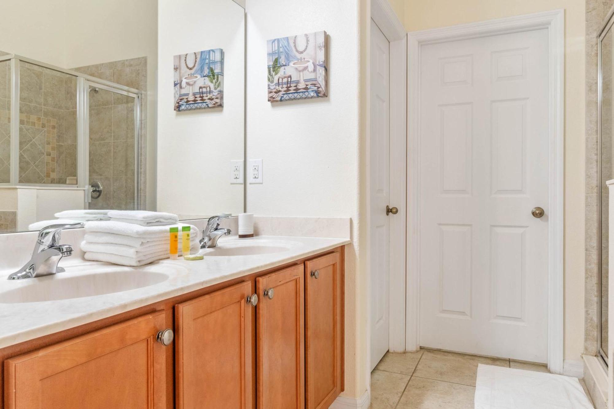 5 Bedrooms - 3 Bathrooms - Veranda Palms 4458 Np Orlando