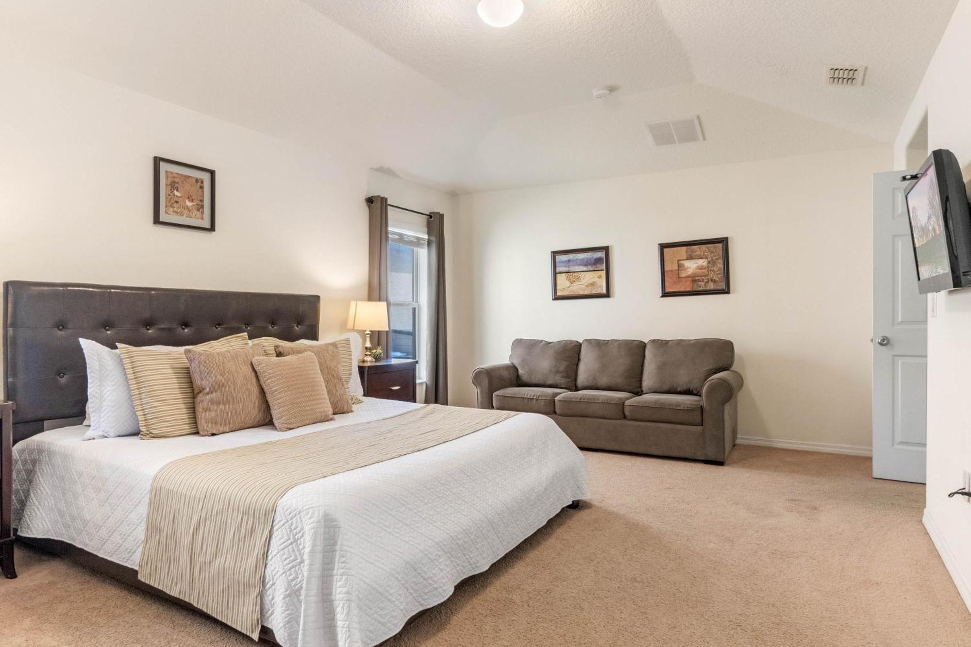 5 Bedrooms - 3 Bathrooms - Veranda Palms 4458 Np *