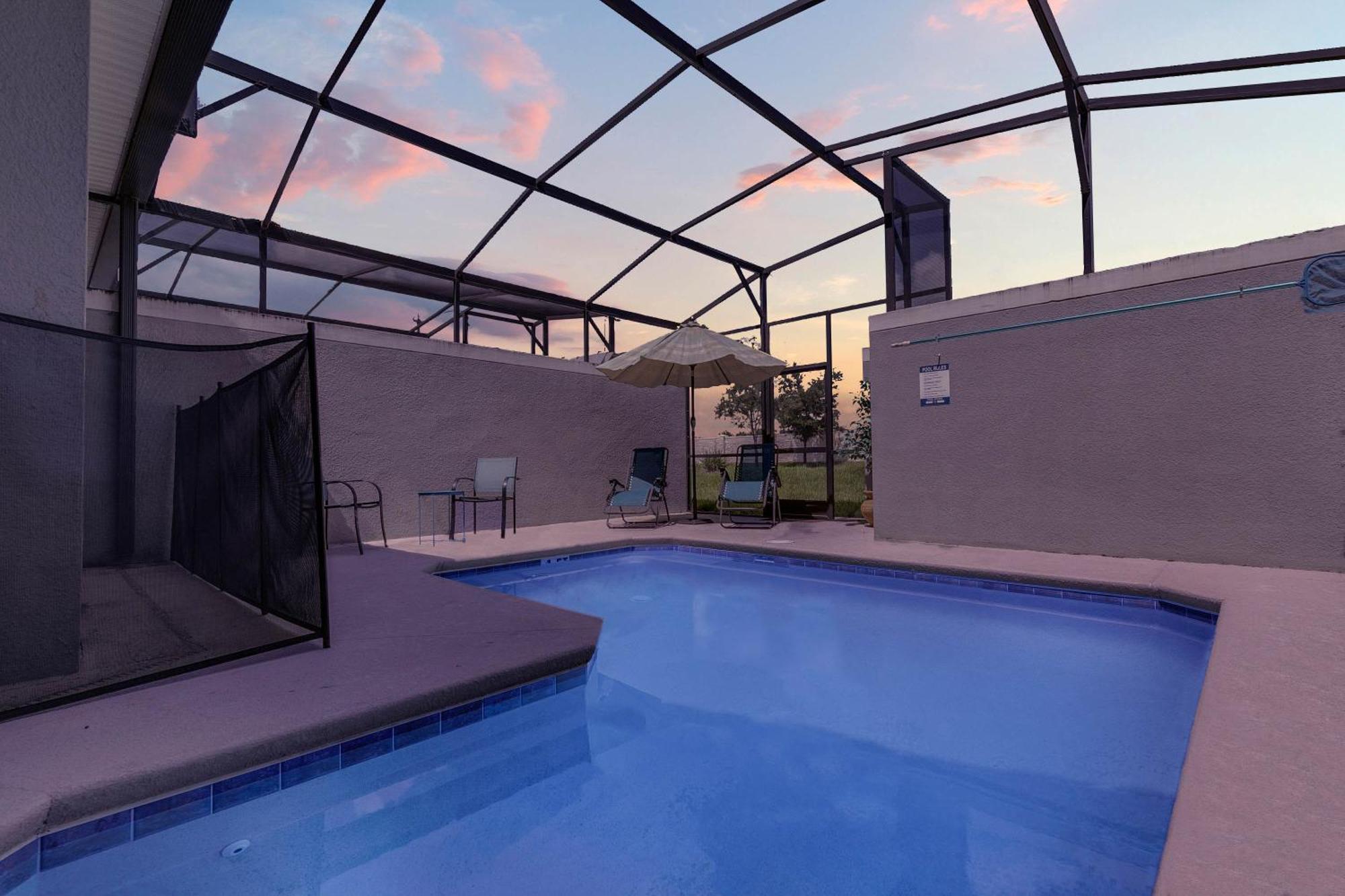 4 Bedrooms - 3 Bathrooms - Storey 4827 Ct Holiday home *