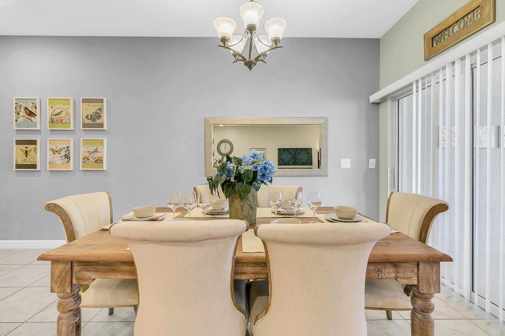 4 Bedrooms - 3 Bathrooms - Storey 4827 Ct