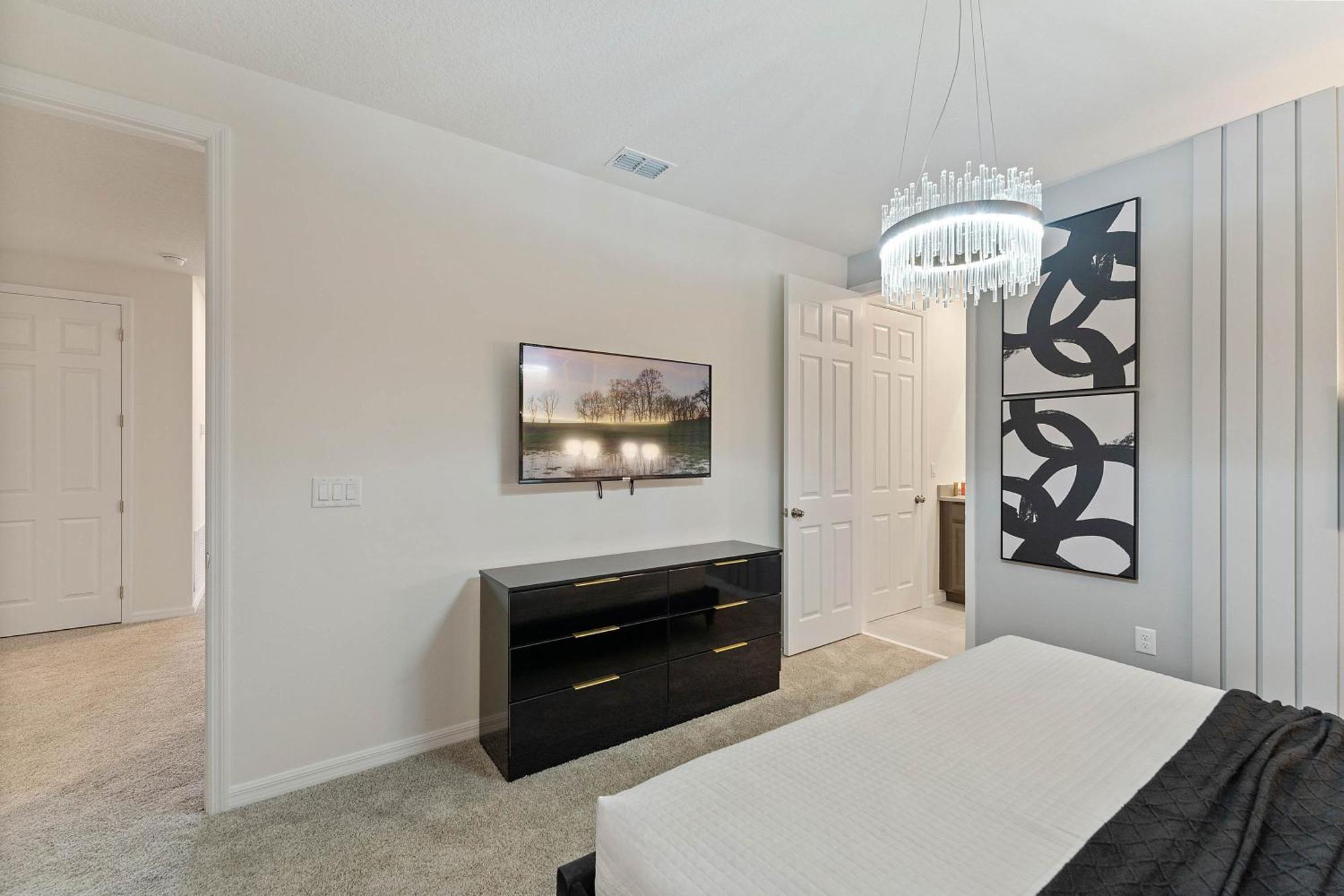 9 Bedrooms - 6,5 Bathrooms Solara 8905 Th