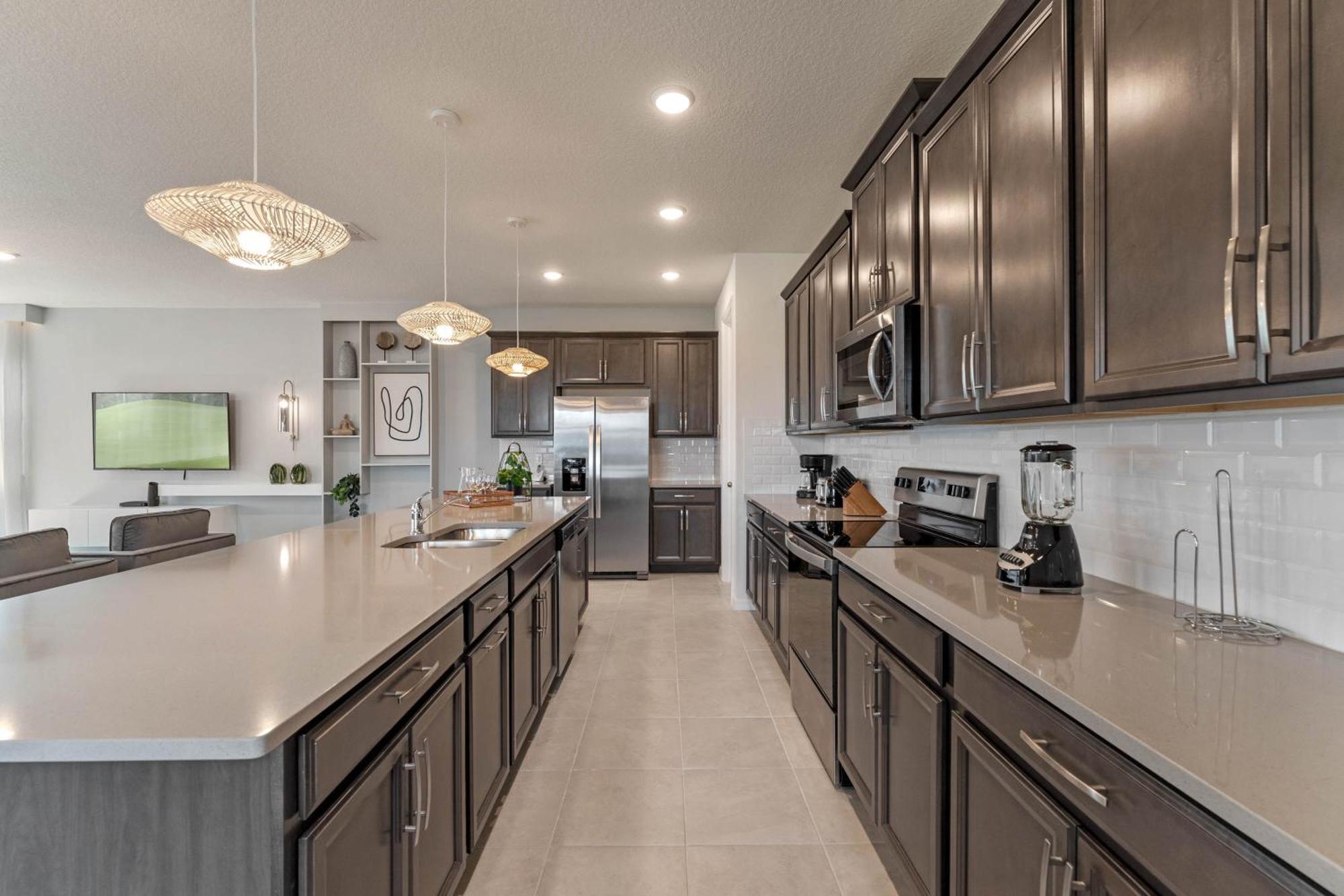 9 Bedrooms - 6,5 Bathrooms Solara 8905 Th *