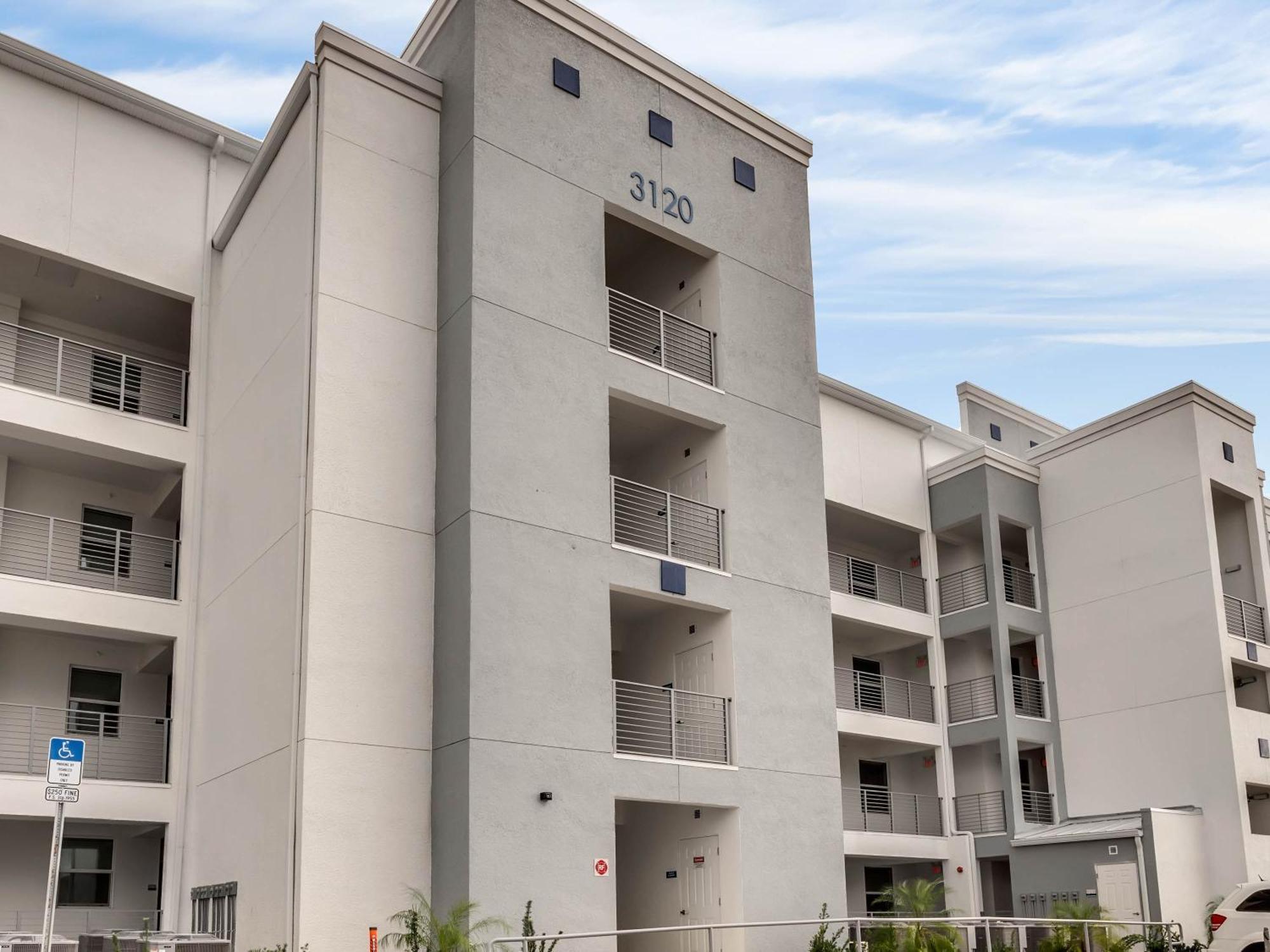 2 Bedrooms - 2 Bathrooms - Storey 3120-106 Pc