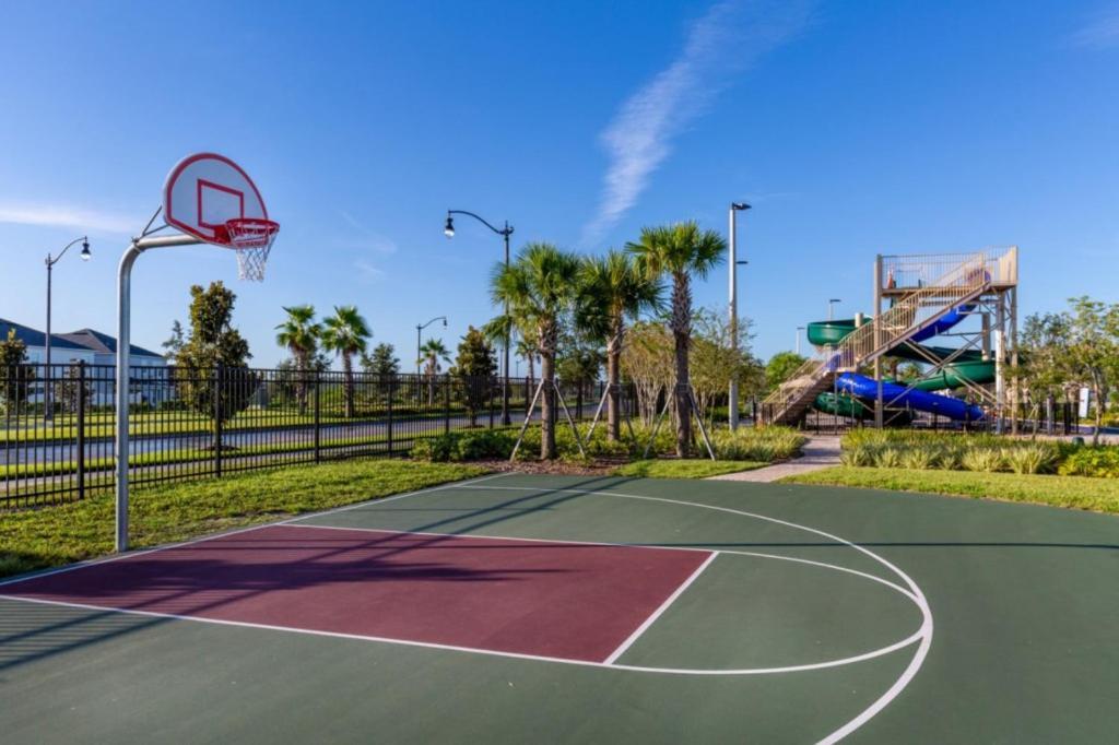 Apartment 3 Bedrooms - 2 Bathrooms - Storey 4751-308 Ct *