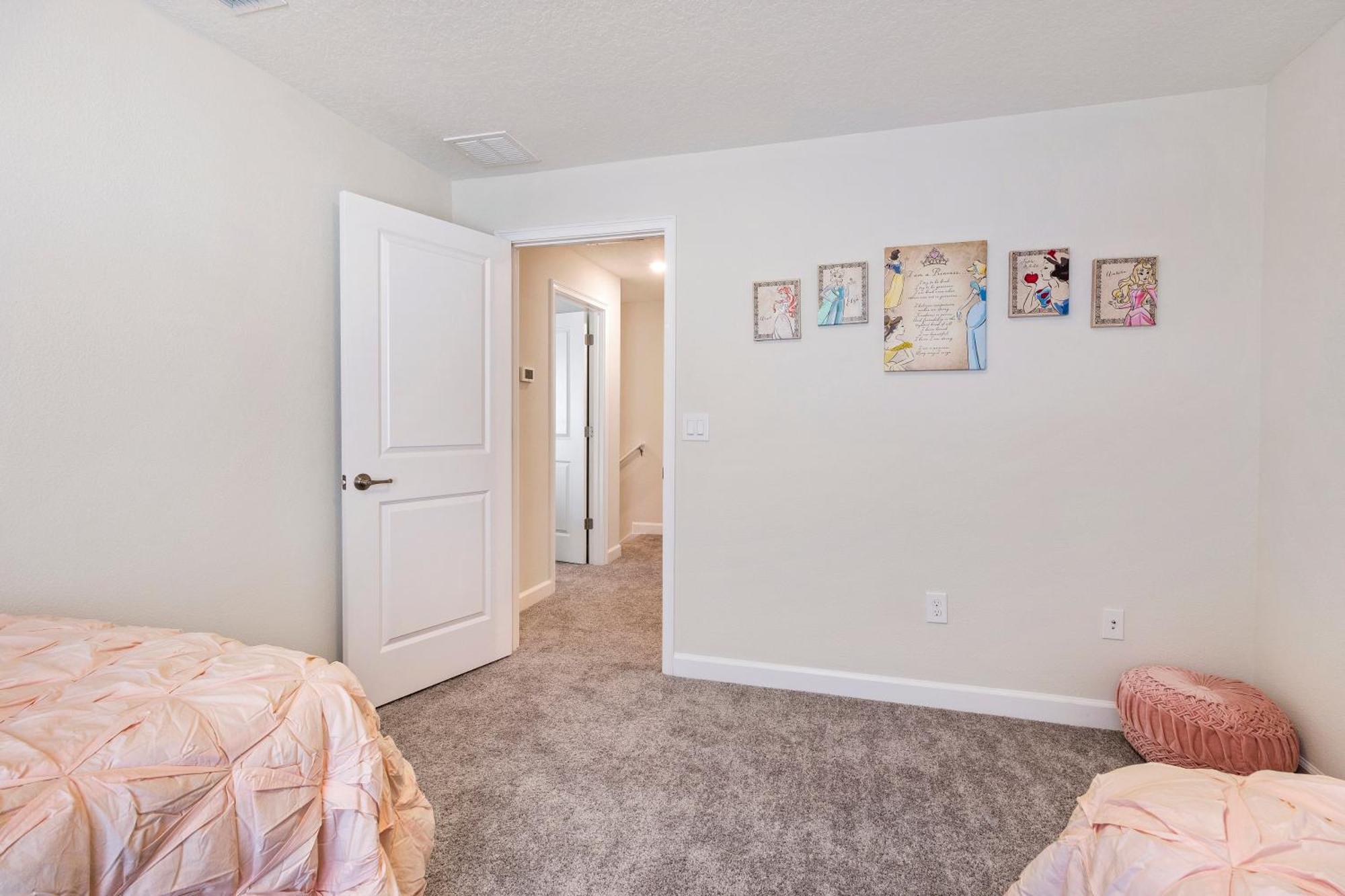 5 Bedrooms - 4 Bathrooms - Storey Lake4849 Rc Orlando