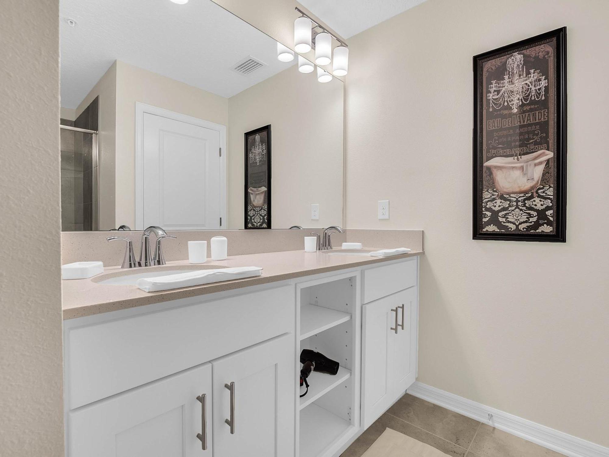 2 Bedrooms - 2 Bathrooms - Storey 3120-106 Pc *