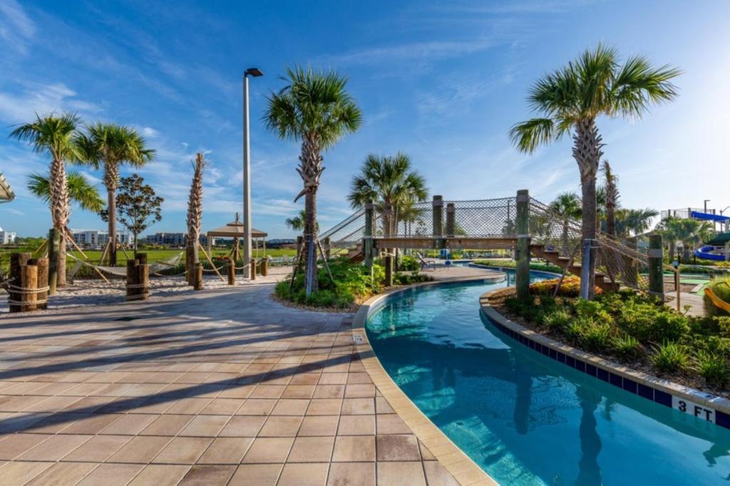 3 Bedrooms - 2 Bathrooms - Storey 4751-308 Ct Apartment