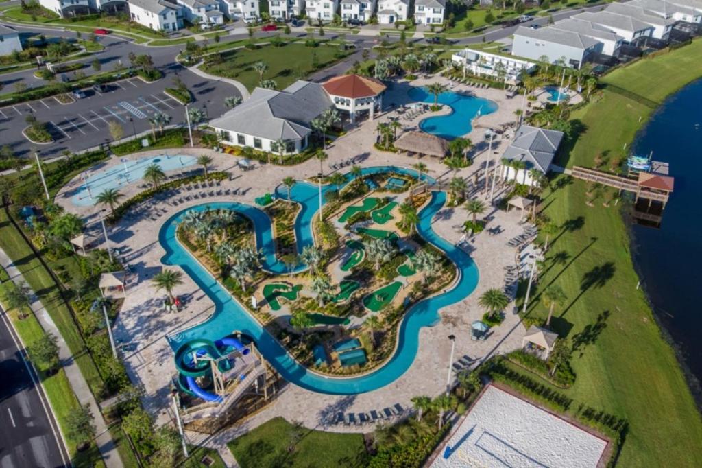 3 Bedrooms - 2 Bathrooms - Storey 4751-308 Ct * Orlando