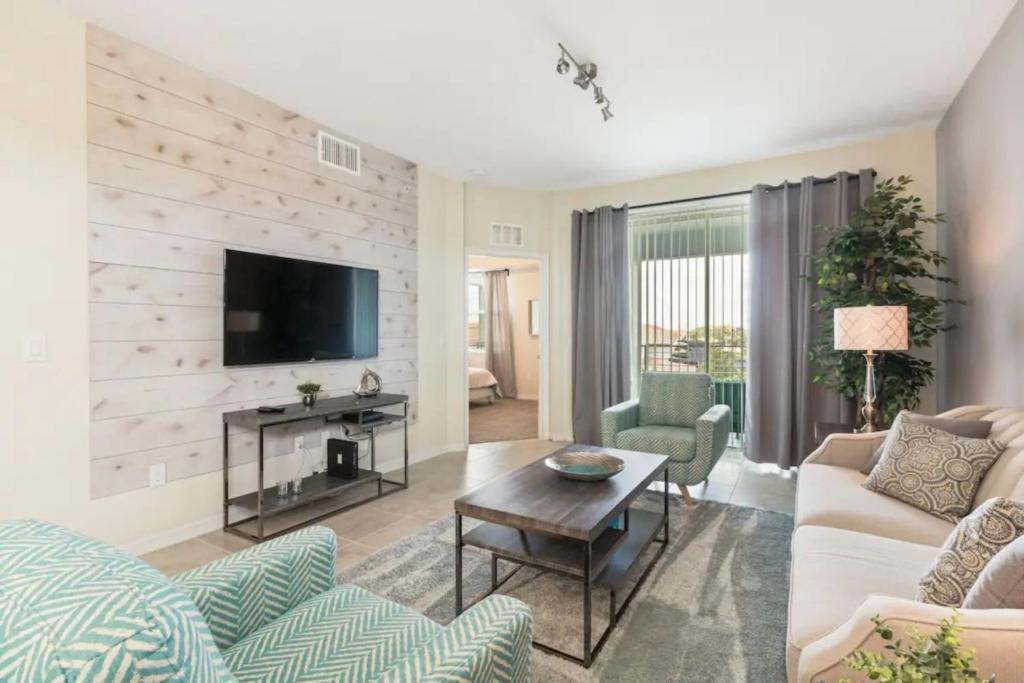 3 Bedrooms - 2 Bathrooms - Storey 4751-308 Ct *