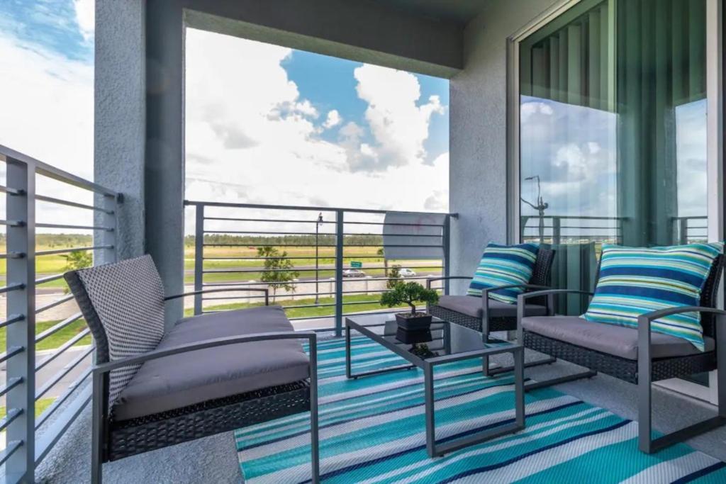 Apartment 3 Bedrooms - 2 Bathrooms - Storey 4751-308 Ct