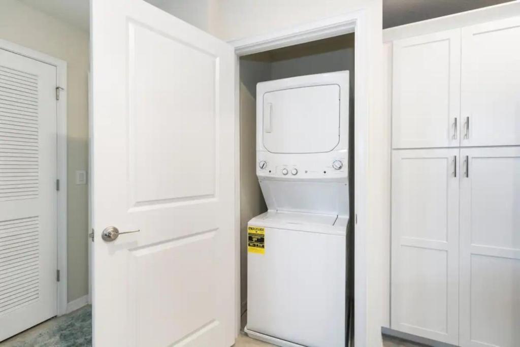 3 Bedrooms - 2 Bathrooms - Storey 4751-308 Ct