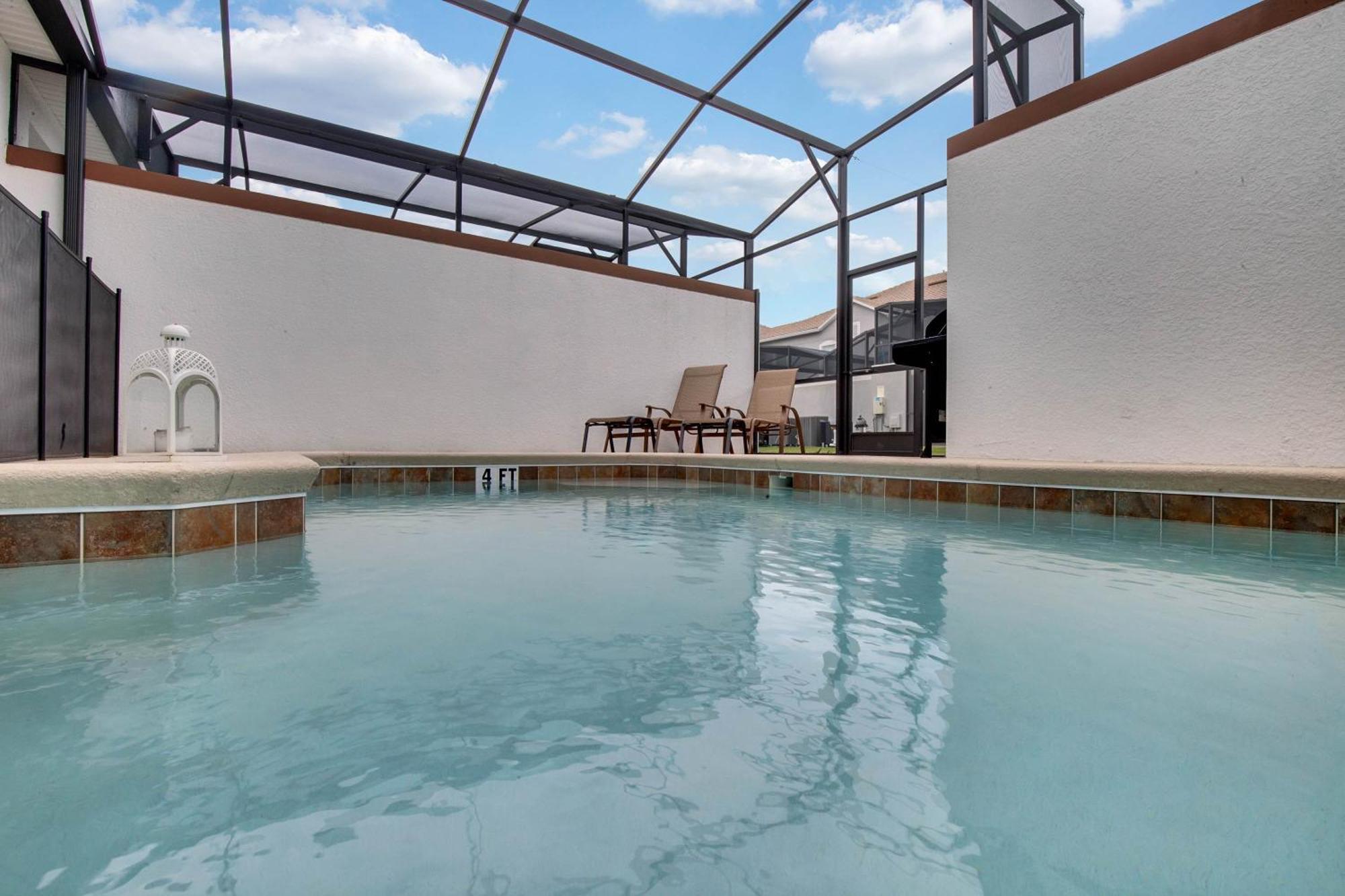 4 Bedrooms - 3 Bathrooms - Storey 3150 Pp Holiday home *