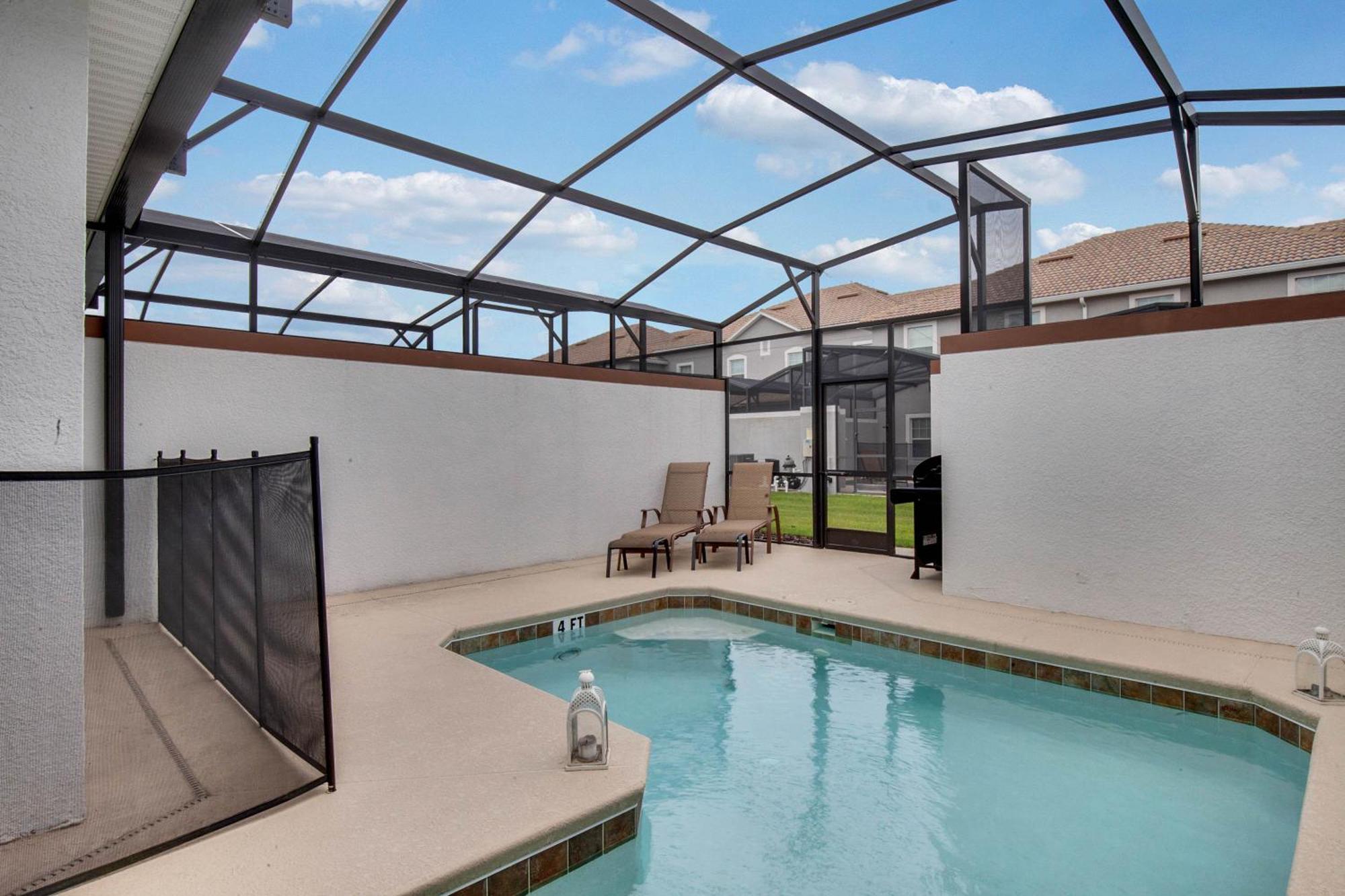 4 Bedrooms - 3 Bathrooms - Storey 3150 Pp