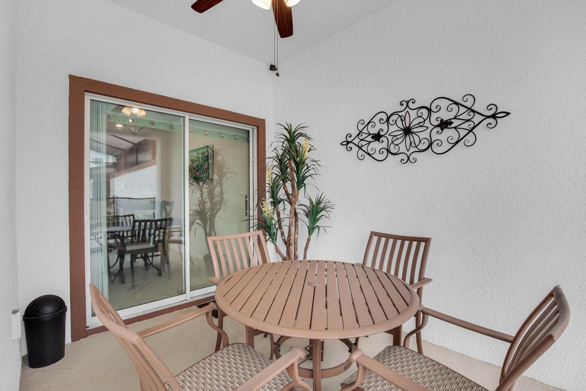 4 Bedrooms - 3 Bathrooms - Storey 3150 Pp Holiday home Orlando