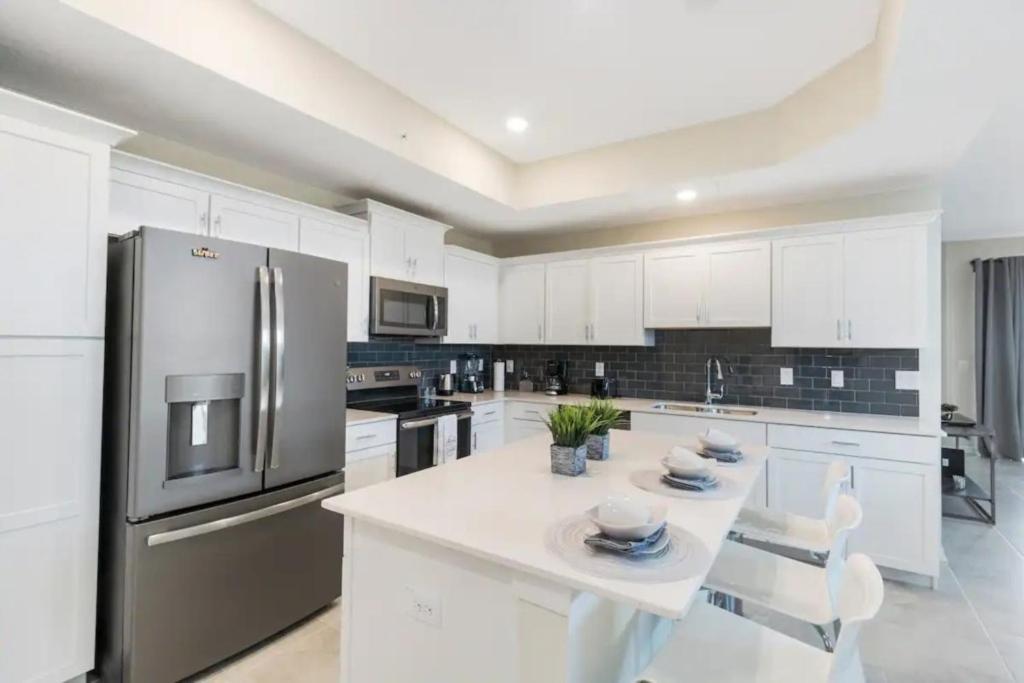 3 Bedrooms - 2 Bathrooms - Storey 4751-308 Ct