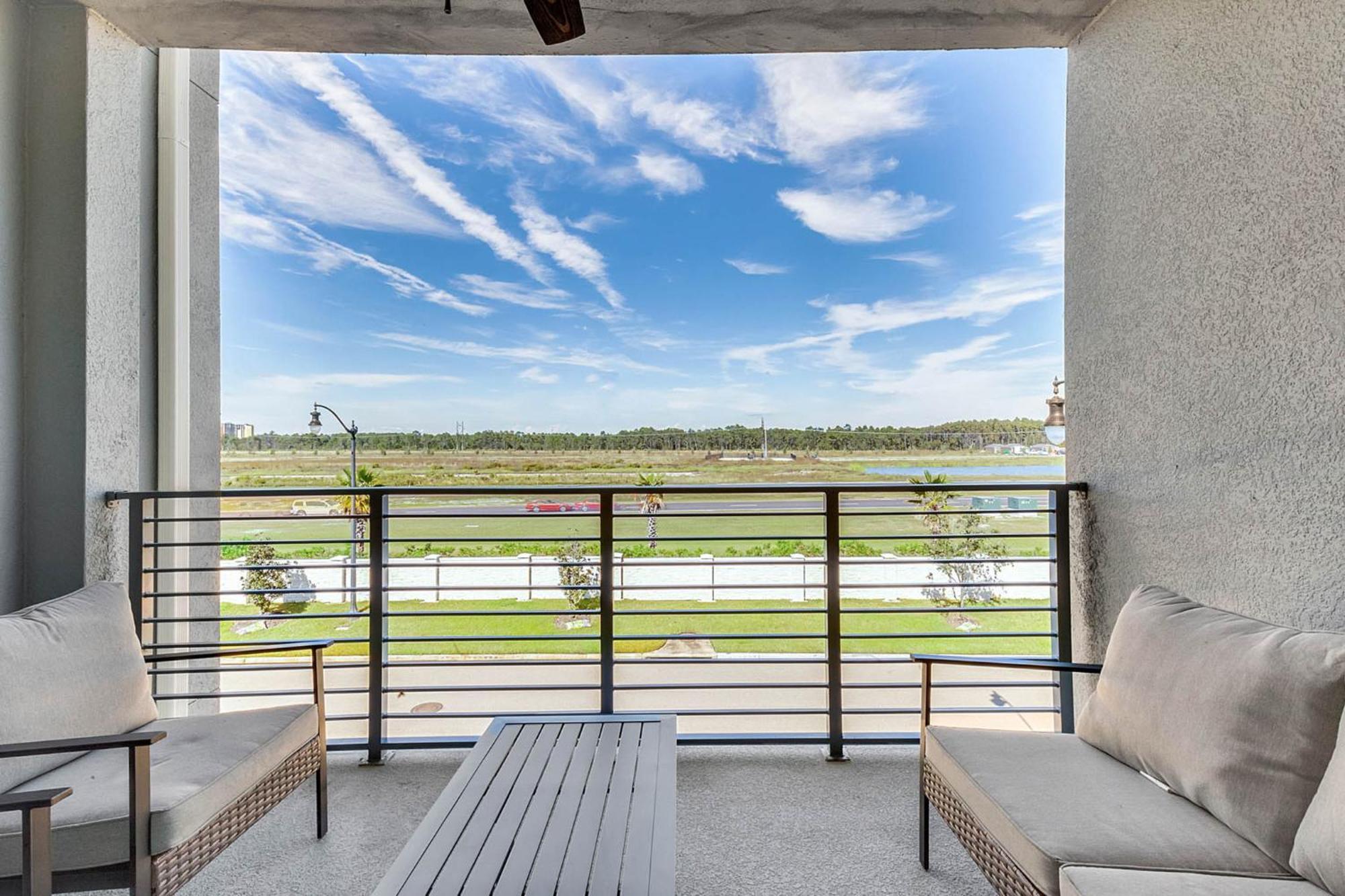 2 Bedrooms - 2 Bathrooms - Storey 4731-304 Ct Holiday home