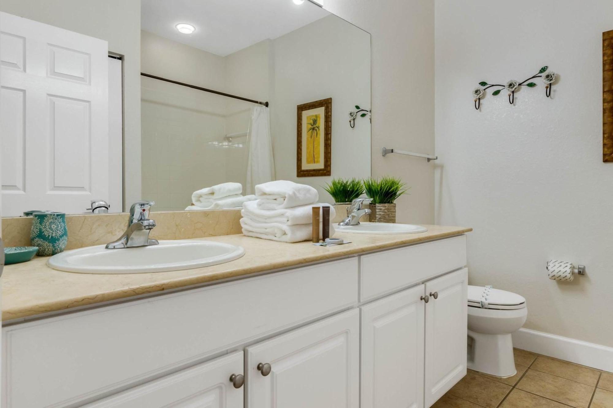 3 Bedrooms - 2 Bathrooms - Lucaya Village 6-107