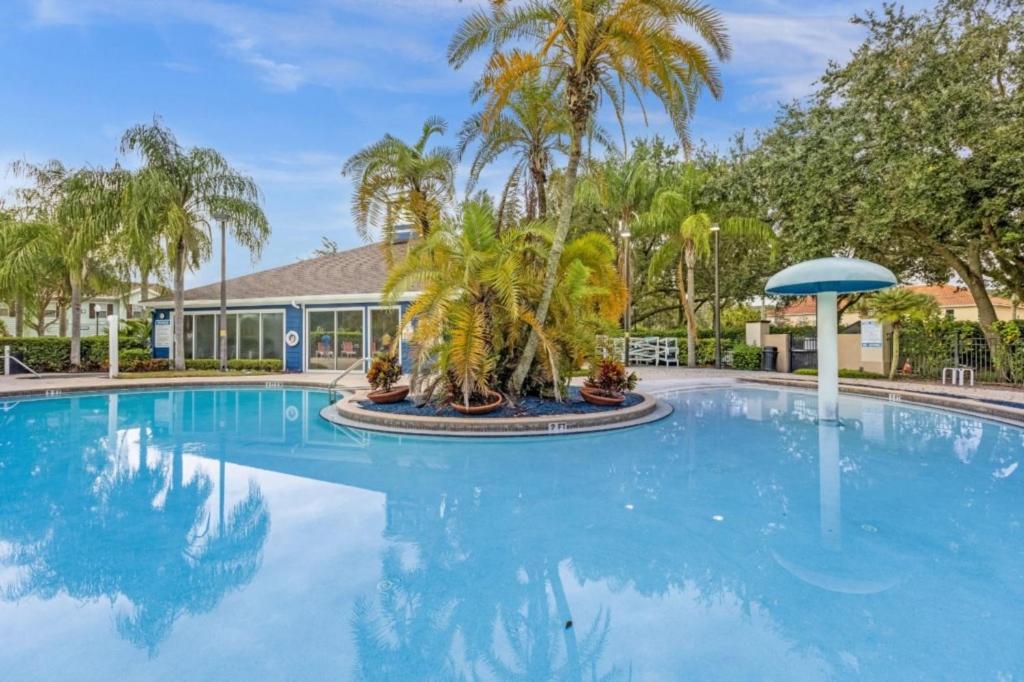 3 Bedrooms - 2 Bathrooms - Lucaya Village 6-107 Orlando