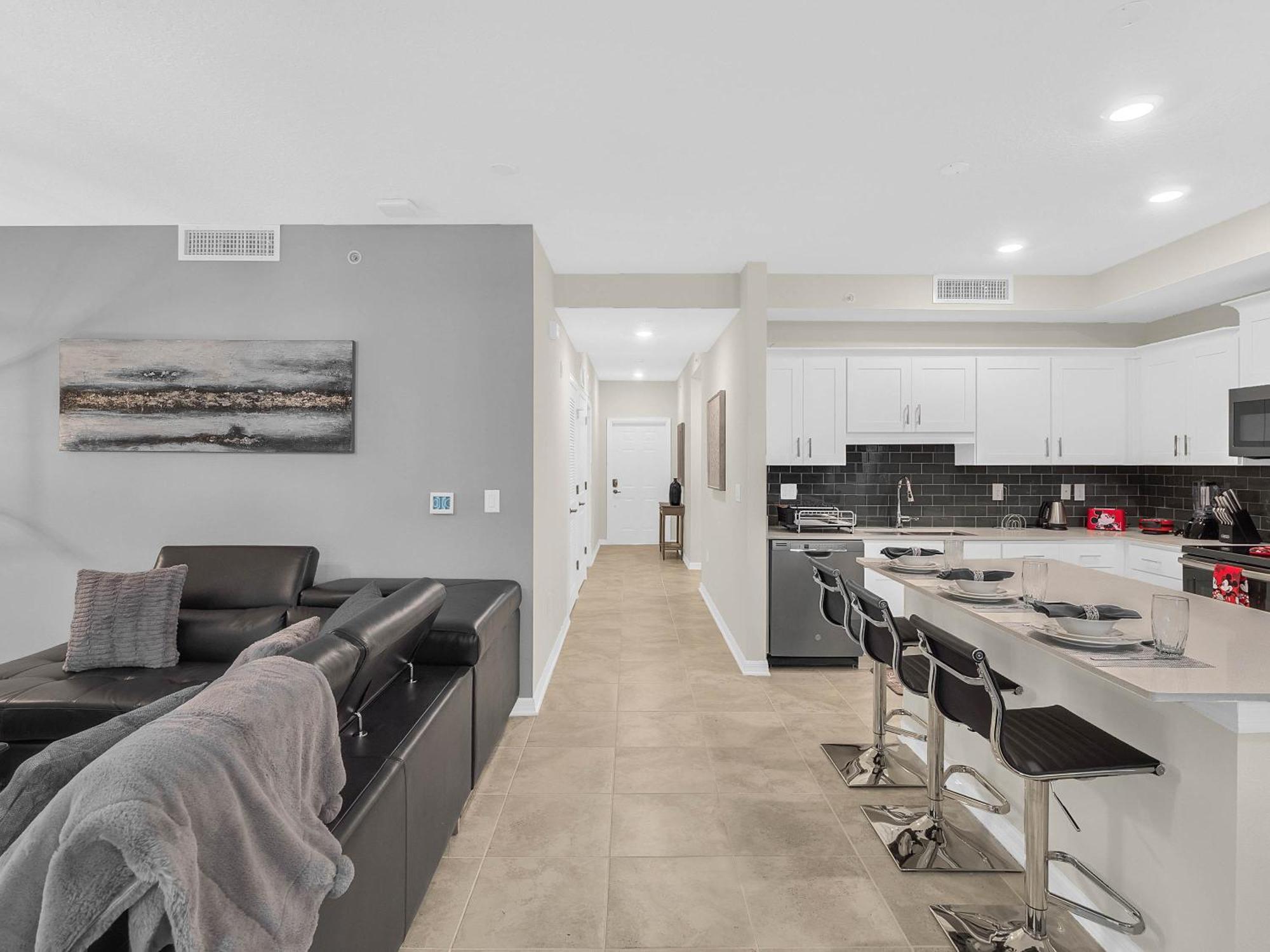 2 Bedrooms - 2 Bathrooms - Storey 3120-106 Pc Apartment *