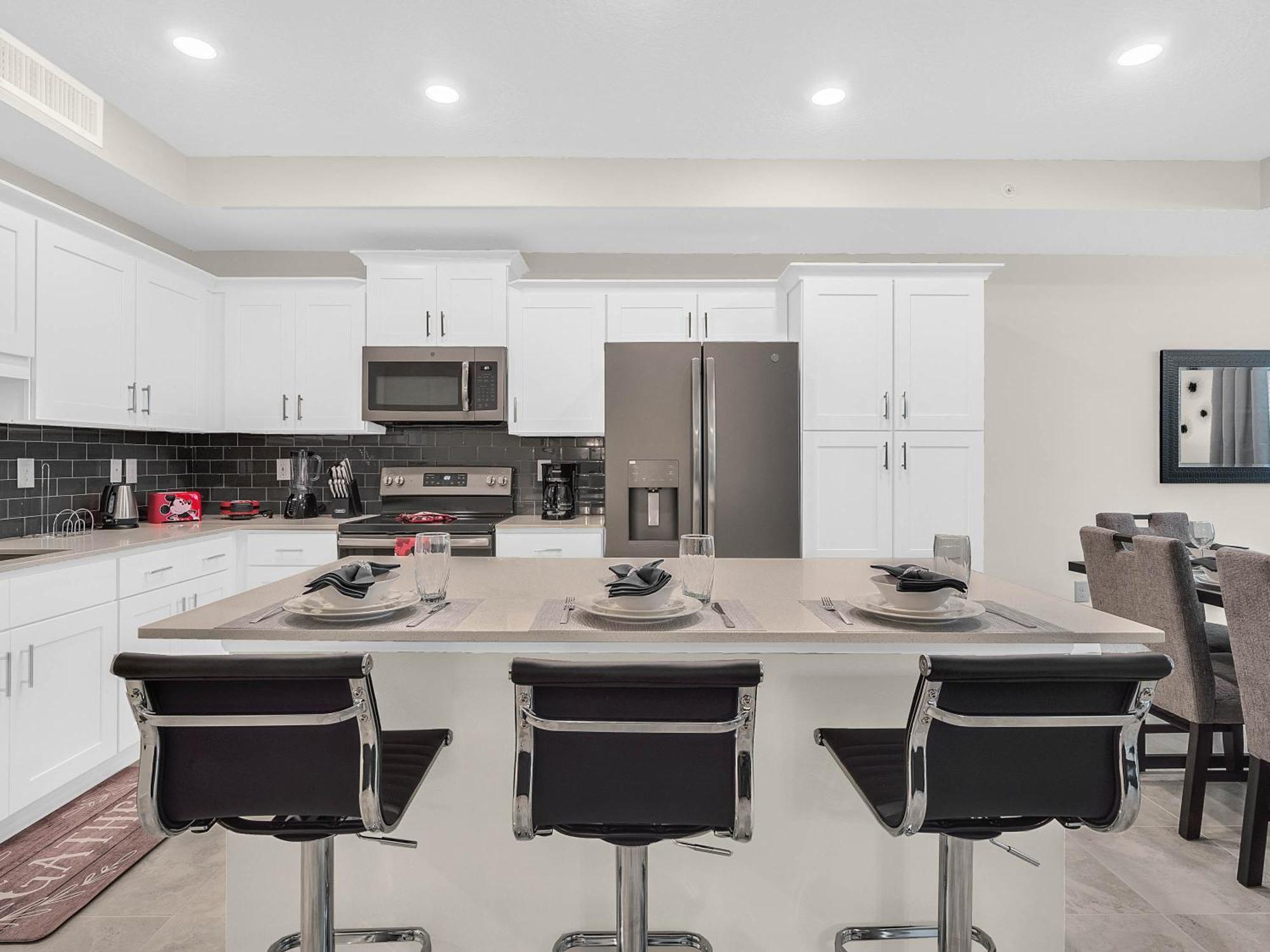 2 Bedrooms - 2 Bathrooms - Storey 3120-106 Pc Apartment *