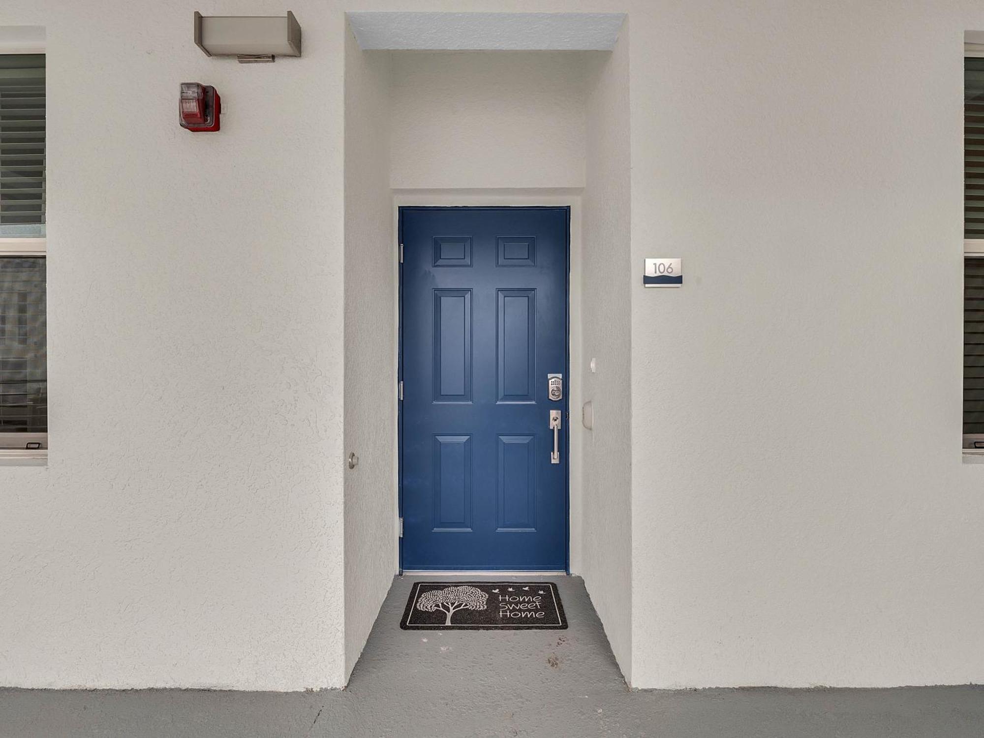 2 Bedrooms - 2 Bathrooms - Storey 3120-106 Pc Apartment