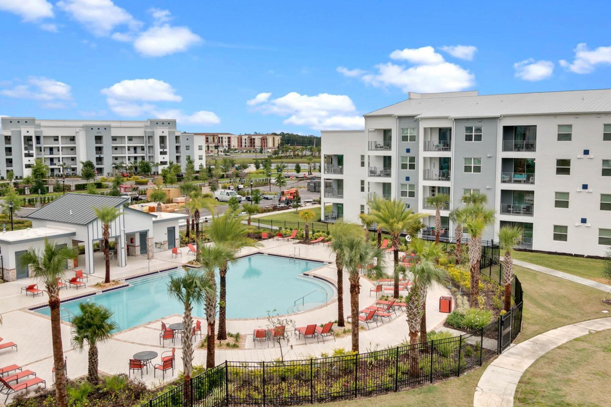 3 Bedrooms - 2 Bathrooms - Storey 4751-308 Ct