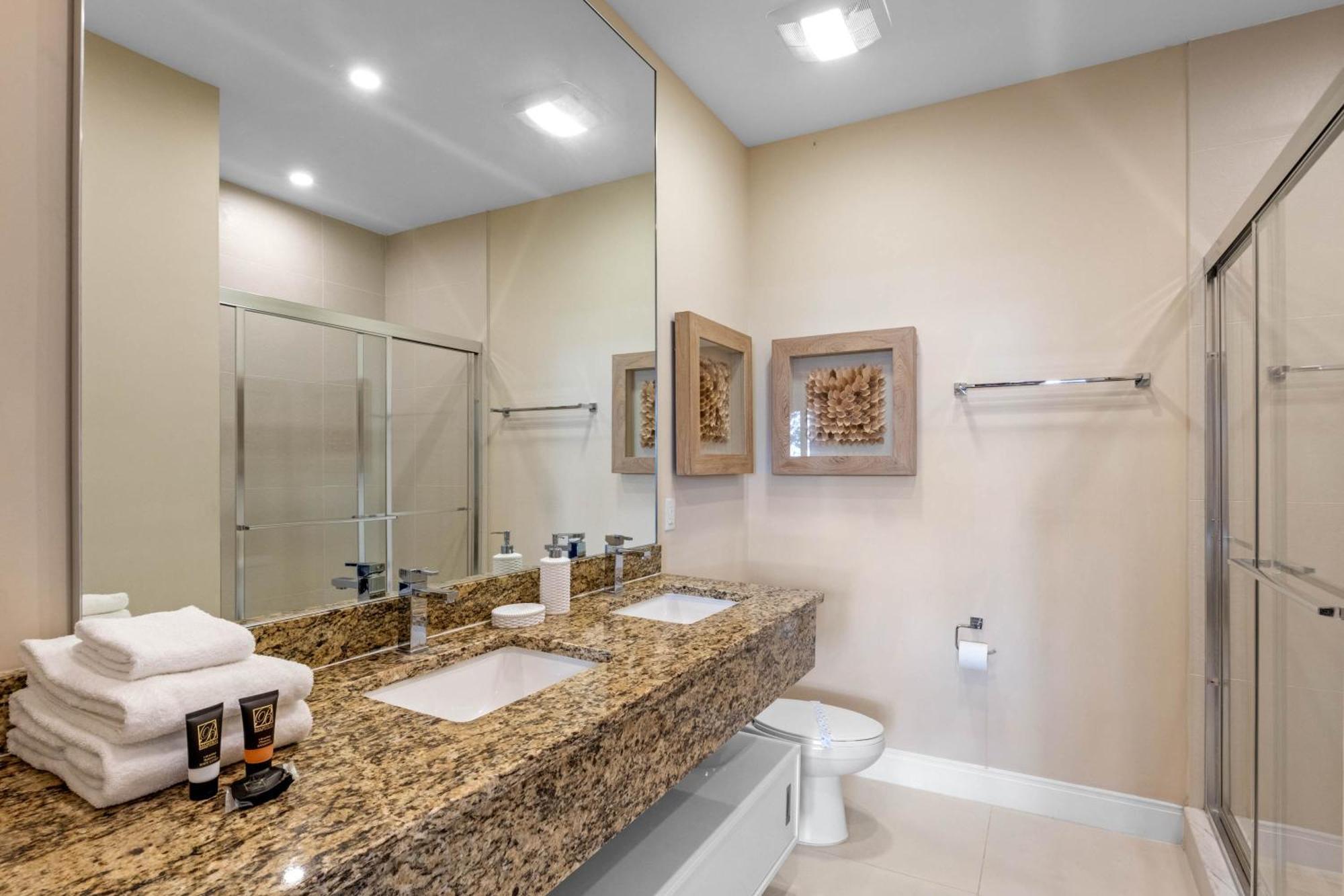 4 Bedroom- 4,5 Bathroom Magic Village 7603 Rd Holiday home *