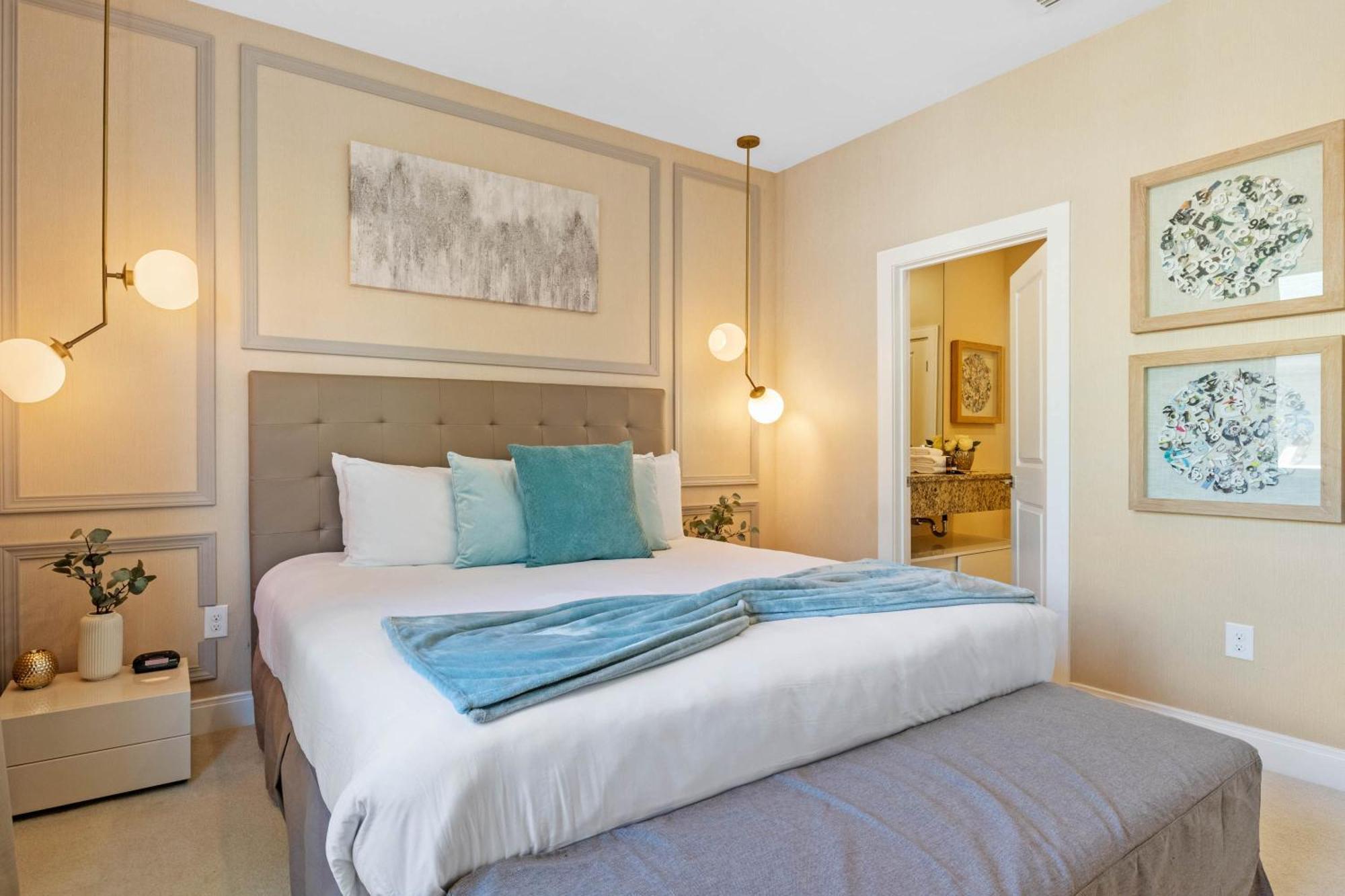 4 Bedroom- 4,5 Bathroom Magic Village 7603 Rd Orlando