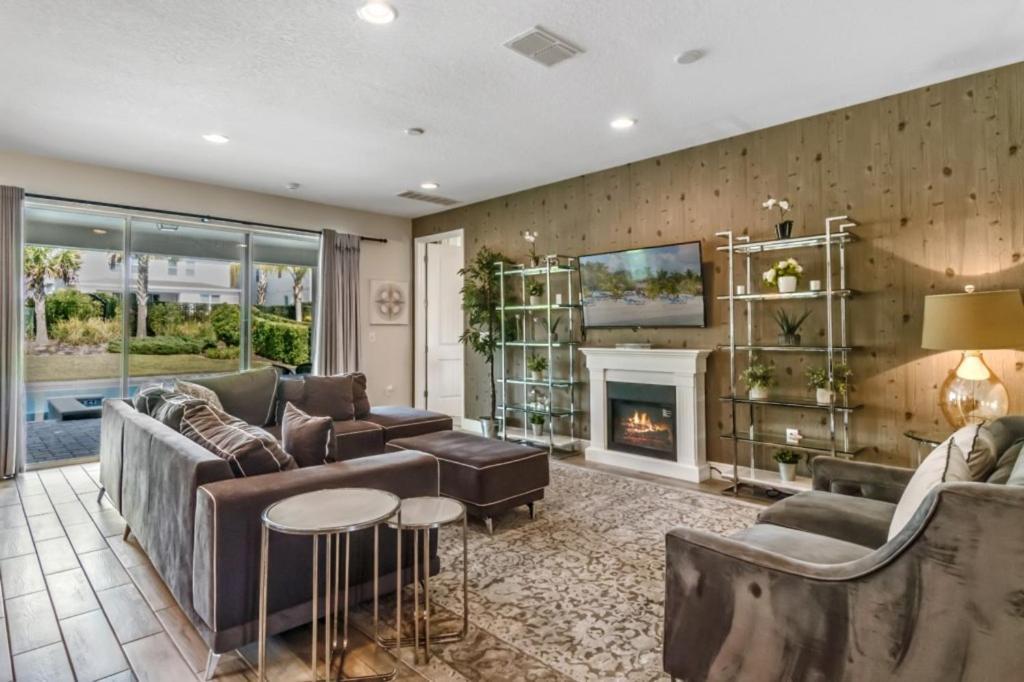 8 Bedroom- 6,5 Bathroom Encore 7683 Fd *