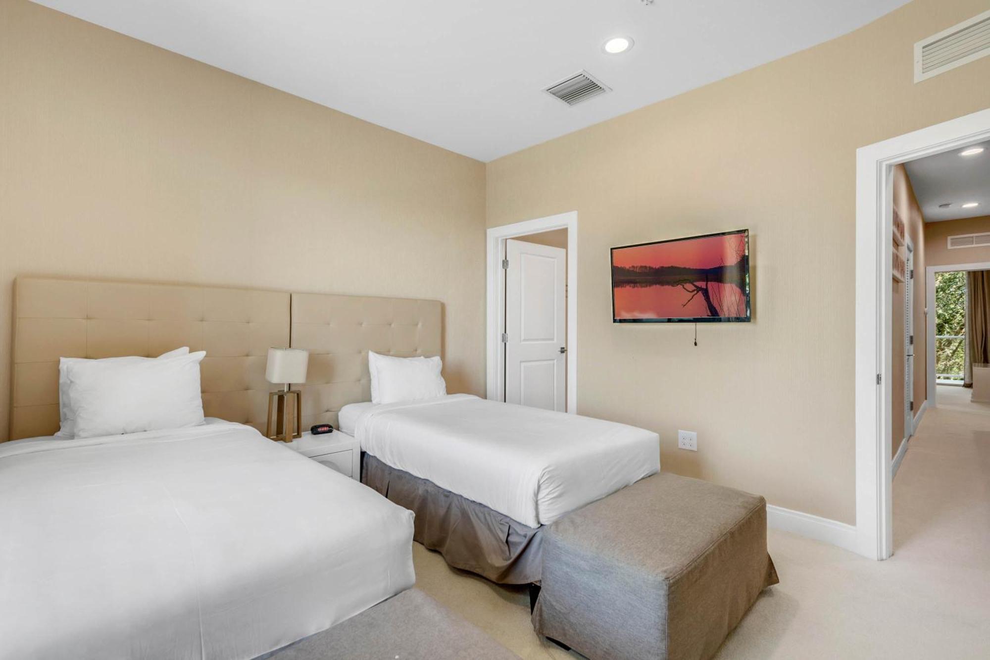 3 Bedroom- 3,5 Bathroom Magic Village 7669 Rd