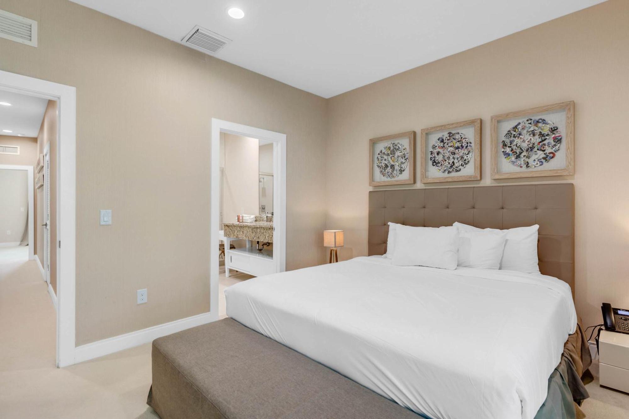 3 Bedroom- 3,5 Bathroom Magic Village 7669 Rd *