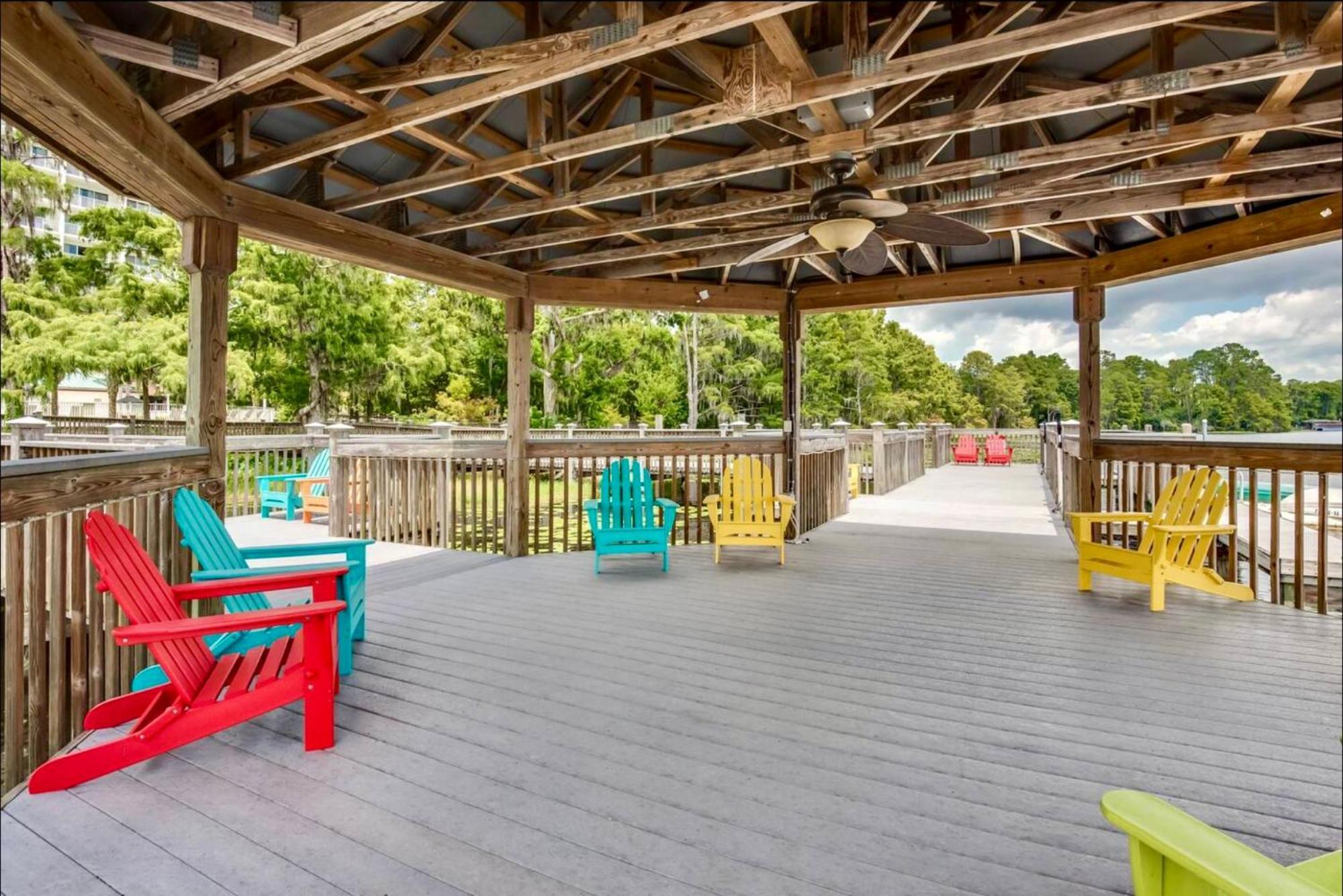 Balcony King - & Pool View Apartment *