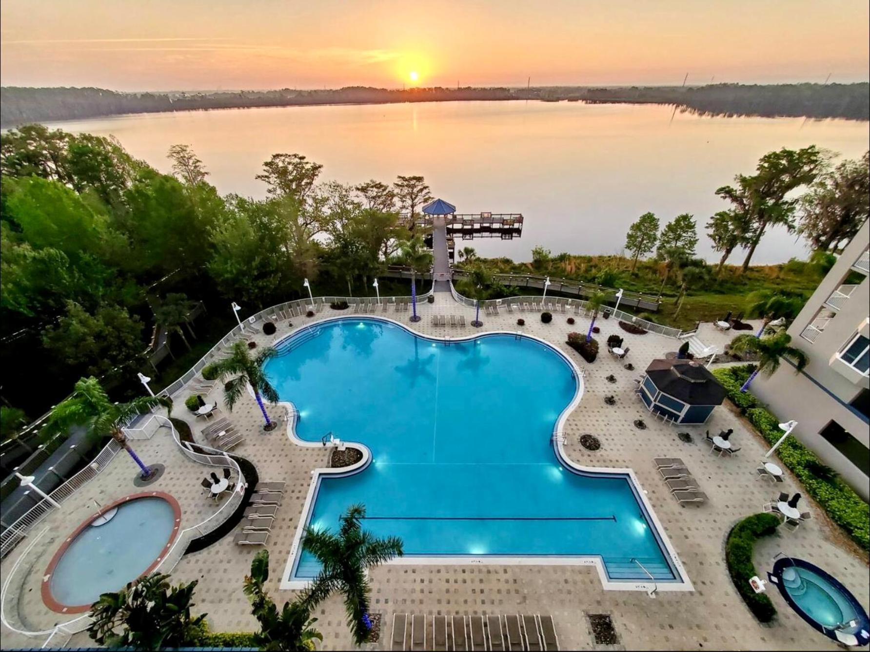 Balcony King - & Pool View Apartment *