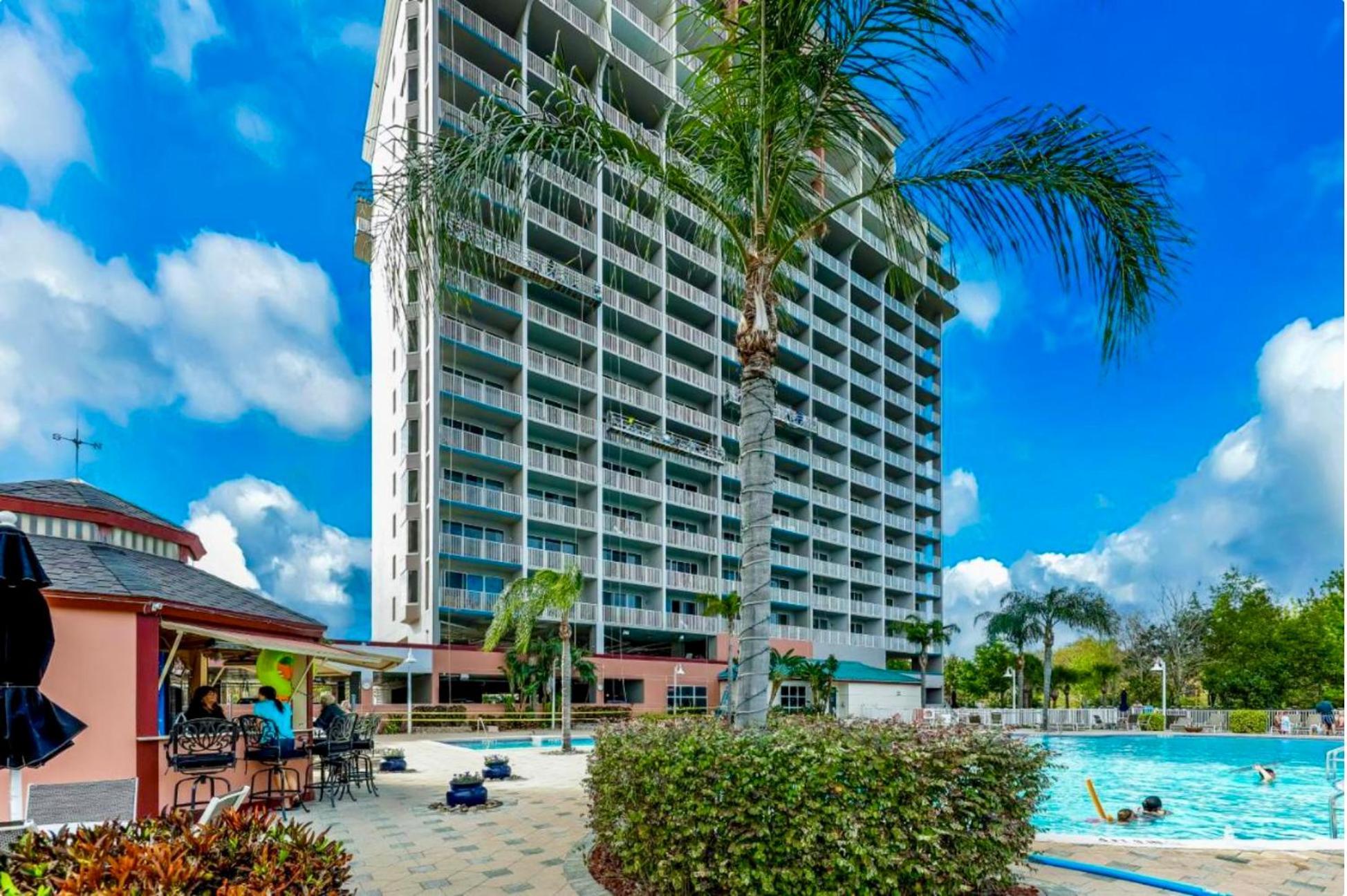 Balcony King - & Pool View Apartment
