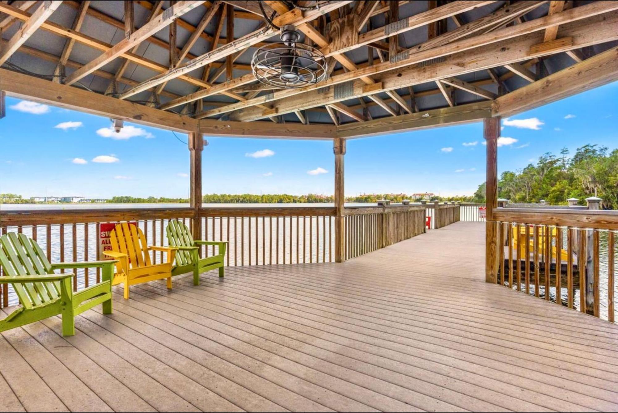 Balcony King - & Pool View Apartment *