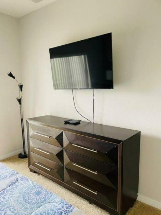 Affordable 3 Miles From And Golf! * Orlando