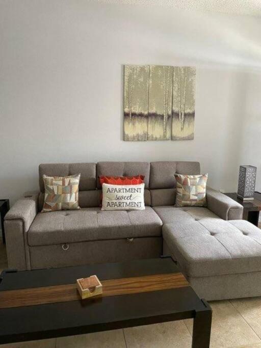 Apartment Affordable 3 Miles From And Golf! Orlando